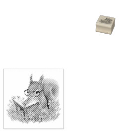 Eekhoorn die een boek leest, genesteld in bloemen rubberstempel