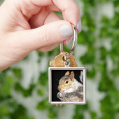 Eekhoorn die een noot eet sleutelhanger (Hand)