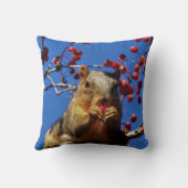 Eekhoorn die het Sierkussen van Red Berry eet (Achterkant)