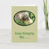 Eekhoorn die naar Birdfeeder klapt, blijft maar ha Kaart (Voorkant)