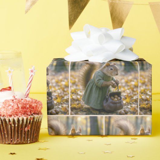 Eekhoorn die noten verzamelt in haar tas cadeaupapier (Verjaardagsfeest)