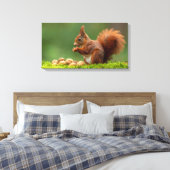 Eekhoorn eet noten canvas afdruk (Insitu (Slaapkamer))