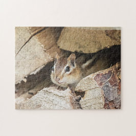 Eekhoorn in een houtstapel legpuzzel