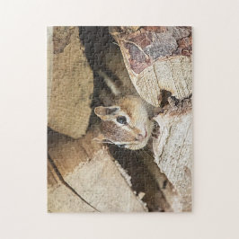 Eekhoorn in een houtstapel legpuzzel