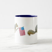 Eekhoorn met Amerikaanse vlag-Mok Tweekleurige Koffiemok (Center)