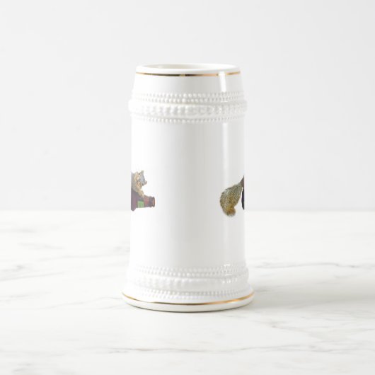 Eekhoorn met lege bierfles bierpul (Center)