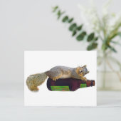 Eekhoorn met lege bierfles briefkaart (Staand voorkant)