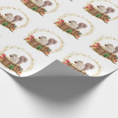 eekhoorn met papier voor het inpakken van hart (Hoek)