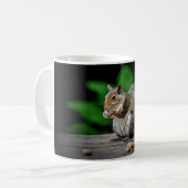 Eekhoorn met pinda's koffiemok (Voorkant links)