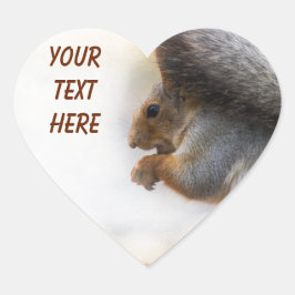 Eekhoorn op een bank en noten hart sticker
