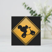 Eekhoorn op uitnodiging voor het waarschuwingsteke (Staand voorkant)