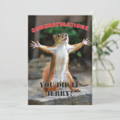 🎓Eekhoorn Viering Aangepaste Congrats Editie Kaart (Staand voorkant)