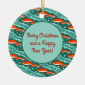 Eekhoorns die in de sneeuw springen op een kerstbo keramisch ornament (Voorkant)