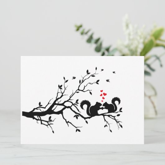 Eekhoorns met rode harten op boomtak (Staand voorkant)