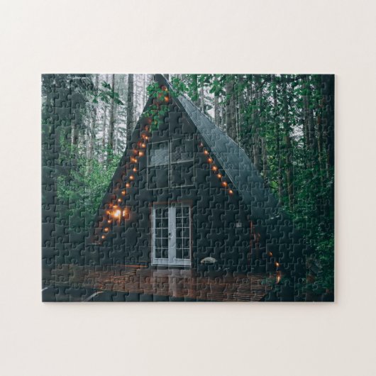 EEN A-FRAME HOUTEN HUIS IN DE BOS LEGPUZZEL (Horizontaal)