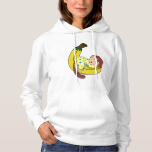 Een aap die slaapt in de pyjama hoodie