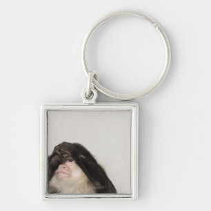 Een aap die zijn ogen bedekt sleutelhanger