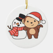 Een aap met Snowman in de winter voor kerstavond Keramisch Ornament (Voorkant)