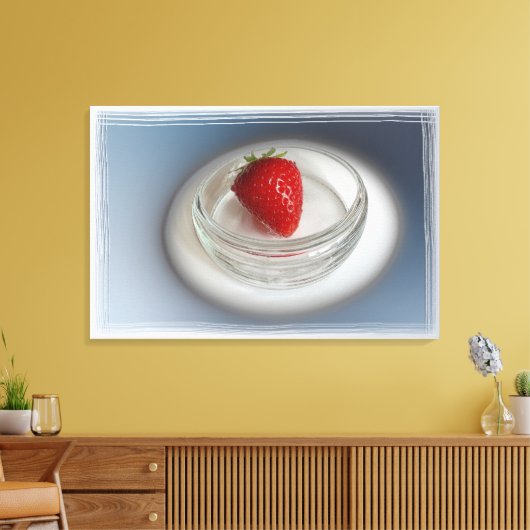 Een aardbei in een bekertje canvas afdruk (Insitu (Woonkamer))