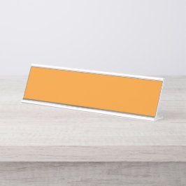 Een abstracte mix van levendig sinaasappel, rood e bureau naambordje