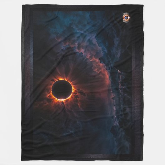 Een adembenemende Solar Eclipse AI Art van Xzendor Fleece Deken (Voorkant)