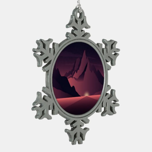 Een afbeelding van de bergzonsondergang tin sneeuwvlok ornament (Links)