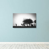 Een afbeelding van een hert in de ochtend mist canvas afdruk (Insitu (Houten vloer))