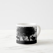 Een afbeelding van een hert in de ochtend mist espresso kop (Voorkant rechts)