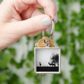 Een afbeelding van een hert in de ochtend mist sleutelhanger (Hand)