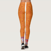 Een afbeelding van een oranje en blauw patroon leggings (Achterkant)