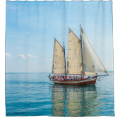 Een Afbeelding voor Ship Sailing in Italië Zee Douchegordijn (Voorkant)