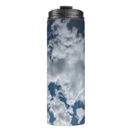 Een afdekking van wolken thermosbeker