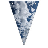 Een afdekking van wolken vlaggetjes (Derde vlag)