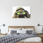 Een Afghaanse soldaat scant de horizon af Canvas Afdruk (Insitu (Slaapkamer))