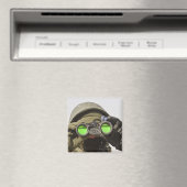 Een Afghaanse soldaat scant de horizon af Magneet (Insitu (Vaatwasser))