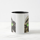 Een Afghaanse soldaat scant de horizon af Mok (Midden)