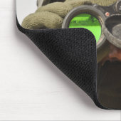 Een Afghaanse soldaat scant de horizon af Muismat (Hoek)