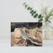 Een agent van de Weg pauzeert snel voorbijgaand op Briefkaart (Staand voorkant)