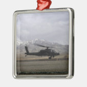Een AH-64A Apache die opstart Metalen Ornament (Links)