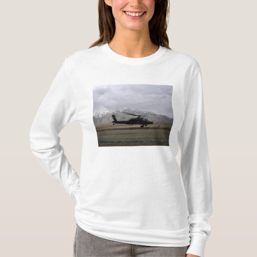 Een AH-64A Apache die opstart T-shirt (Voorkant)