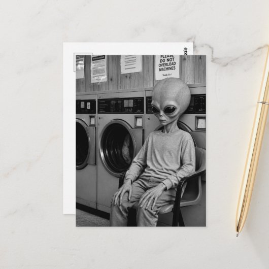 Een alien bij de wasserette briefkaart (Voorkant / Achterkant in situ)