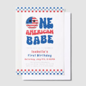 Één Amerikaanse Babe 4th van Juli Eerste Verjaarda Vellum Uitnodigingen (Offset)