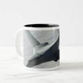 Een Amerikaanse luchtmacht B-1B-danser op gevechts Tweekleurige Koffiemok (Voorkant links)