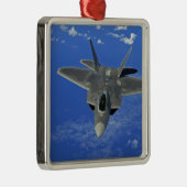 Een Amerikaanse luchtmacht F-22 Raptor in vlucht b Metalen Ornament (Rechts)