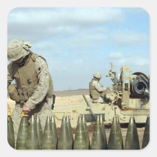 Een Amerikaanse marine bereidt howitzer-rondes voo Vierkante Sticker (Voorkant)