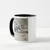 Een Amerikaanse marine die de bestuurder van een H Mok (Voorkant links)