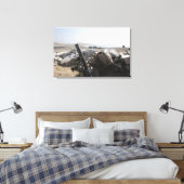 Een Amerikaanse marine vuurt een mortier in Salina Canvas Afdruk (Insitu (Slaapkamer))
