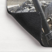 Een Amerikaanse marine vuurt een mortier in Salina Muismat (Hoek)