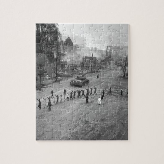 Een Amerikaanse marinetank volgt_War Afbeelding Legpuzzel (Verticaal)