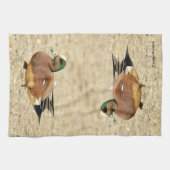 Een Amerikaanse Wigeon op het strand Theedoek (Horizontaal)